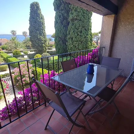 Avec Mezzanine Et Piscine, Animaux Acceptés, Parking Privé à - Fr-1-780-81 *